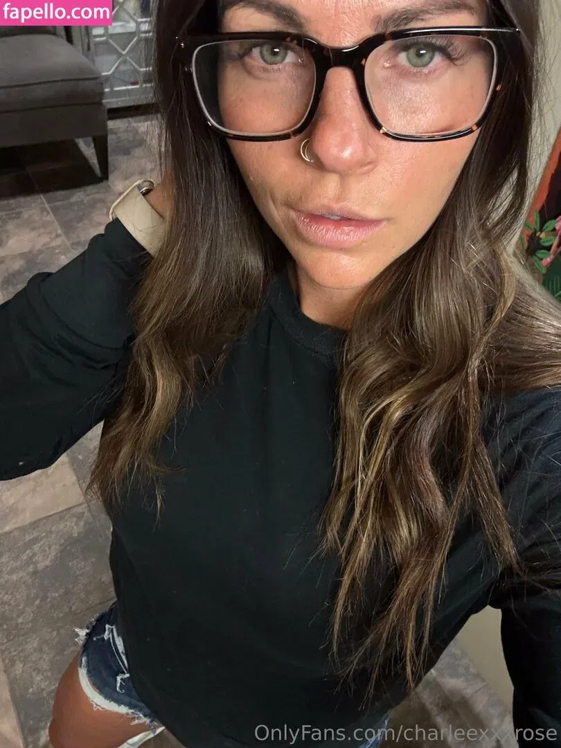 charleexxxrose / piercedpussy_char Onlyfans Photo Gallery 