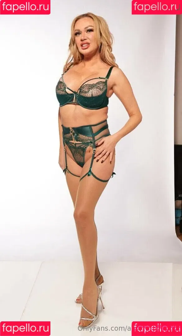 Amber Jayne / Amber_JayneXX / amberjayneofficial Onlyfans Photo Gallery 