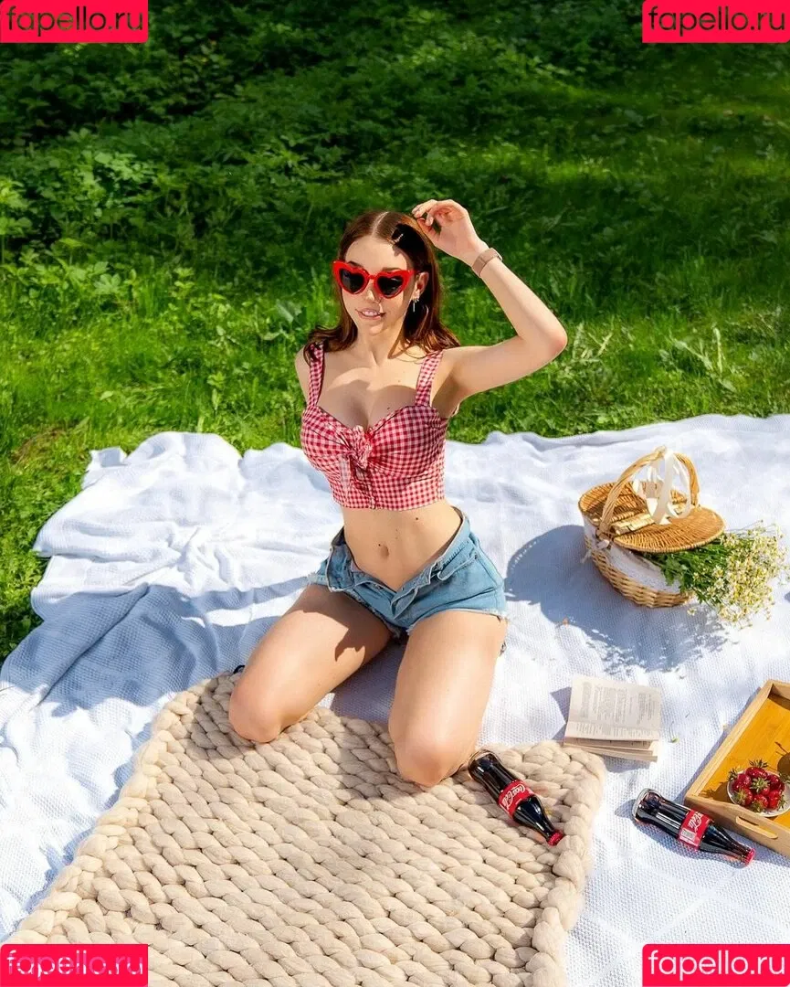 Alice Delish / alice_delish / alicedelish Onlyfans Photo Gallery 