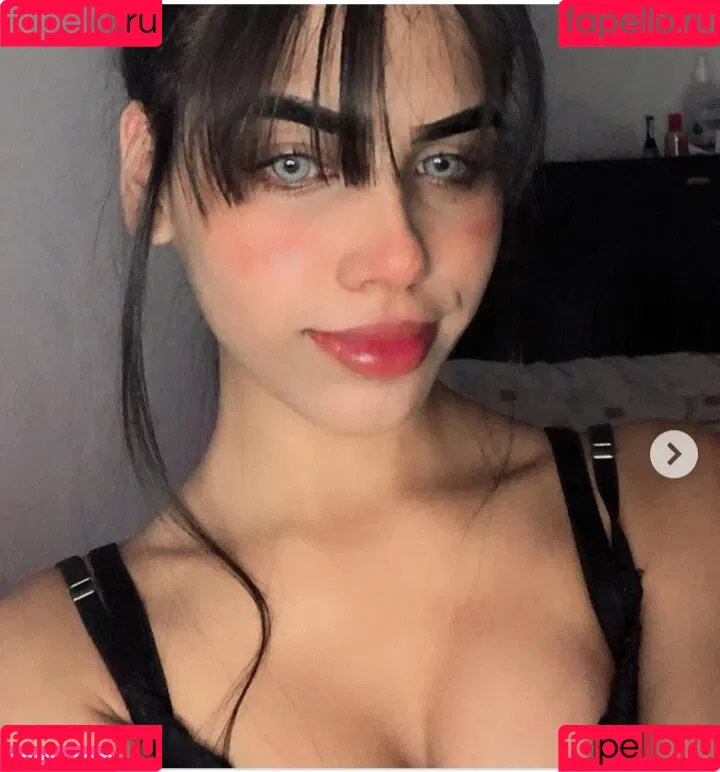 Julia / prettylittlething / pretylittlething Onlyfans Photo Gallery 