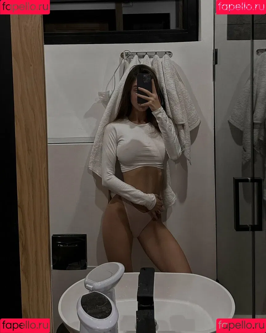 Julia / prettylittlething / pretylittlething Onlyfans Photo Gallery 