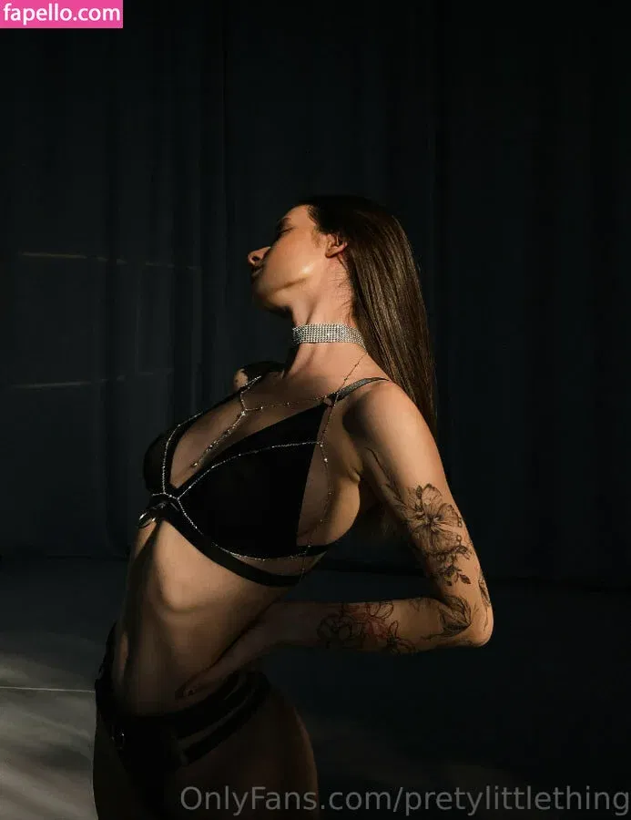 Julia / prettylittlething / pretylittlething Onlyfans Photo Gallery 