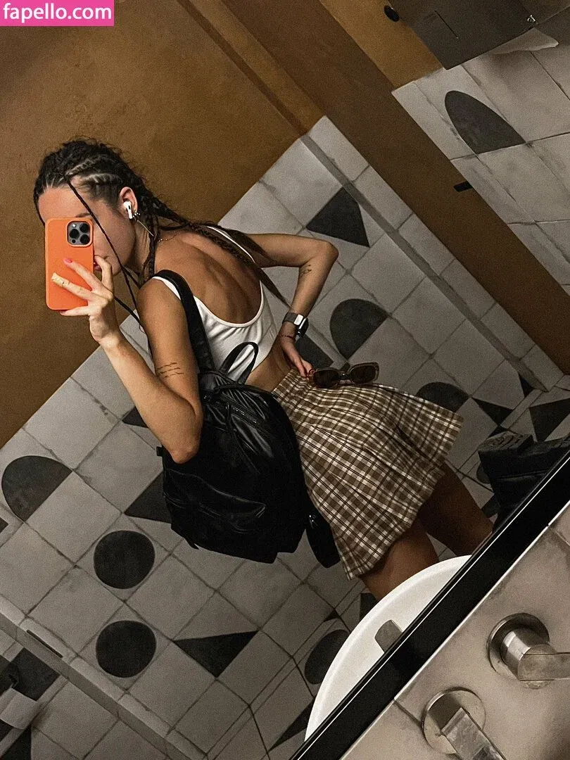 Julia / prettylittlething / pretylittlething Onlyfans Photo Gallery 