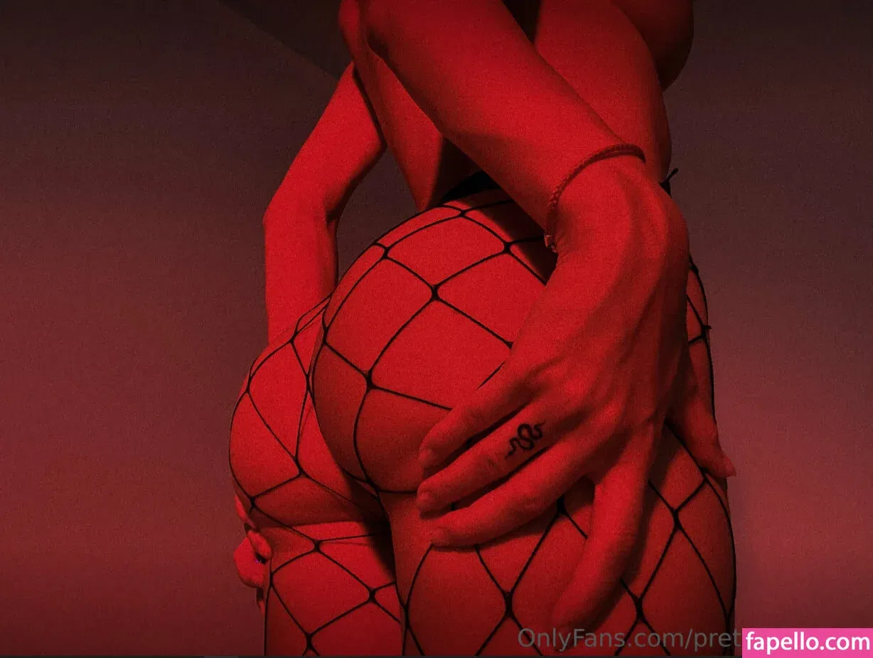 Julia / prettylittlething / pretylittlething Onlyfans Photo Gallery 