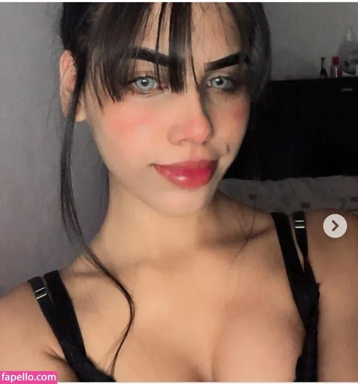 Julia / prettylittlething / pretylittlething Onlyfans Photo Gallery 