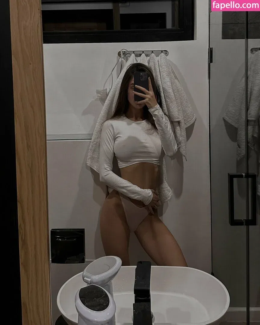 Julia / prettylittlething / pretylittlething Onlyfans Photo Gallery 