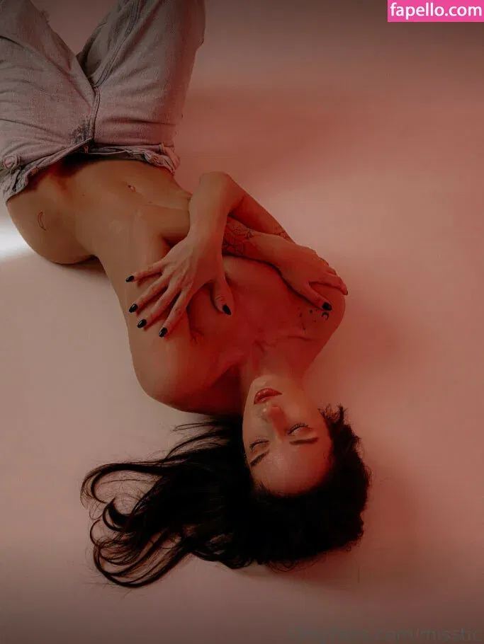 Julia / prettylittlething / pretylittlething Onlyfans Photo Gallery 