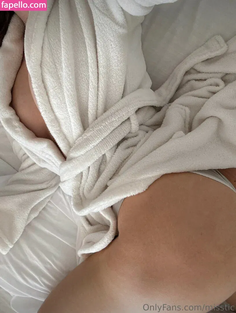 Julia / prettylittlething / pretylittlething Onlyfans Photo Gallery 