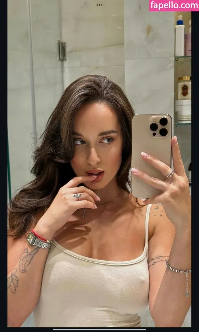Julia / prettylittlething / pretylittlething Onlyfans Photo Gallery 