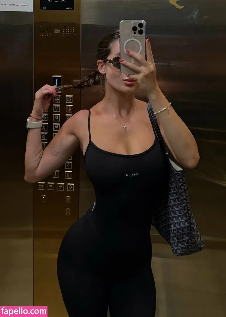 Julia / prettylittlething / pretylittlething Onlyfans Photo Gallery 