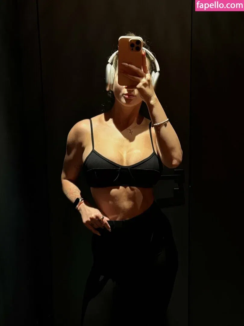 Julia / prettylittlething / pretylittlething Onlyfans Photo Gallery 