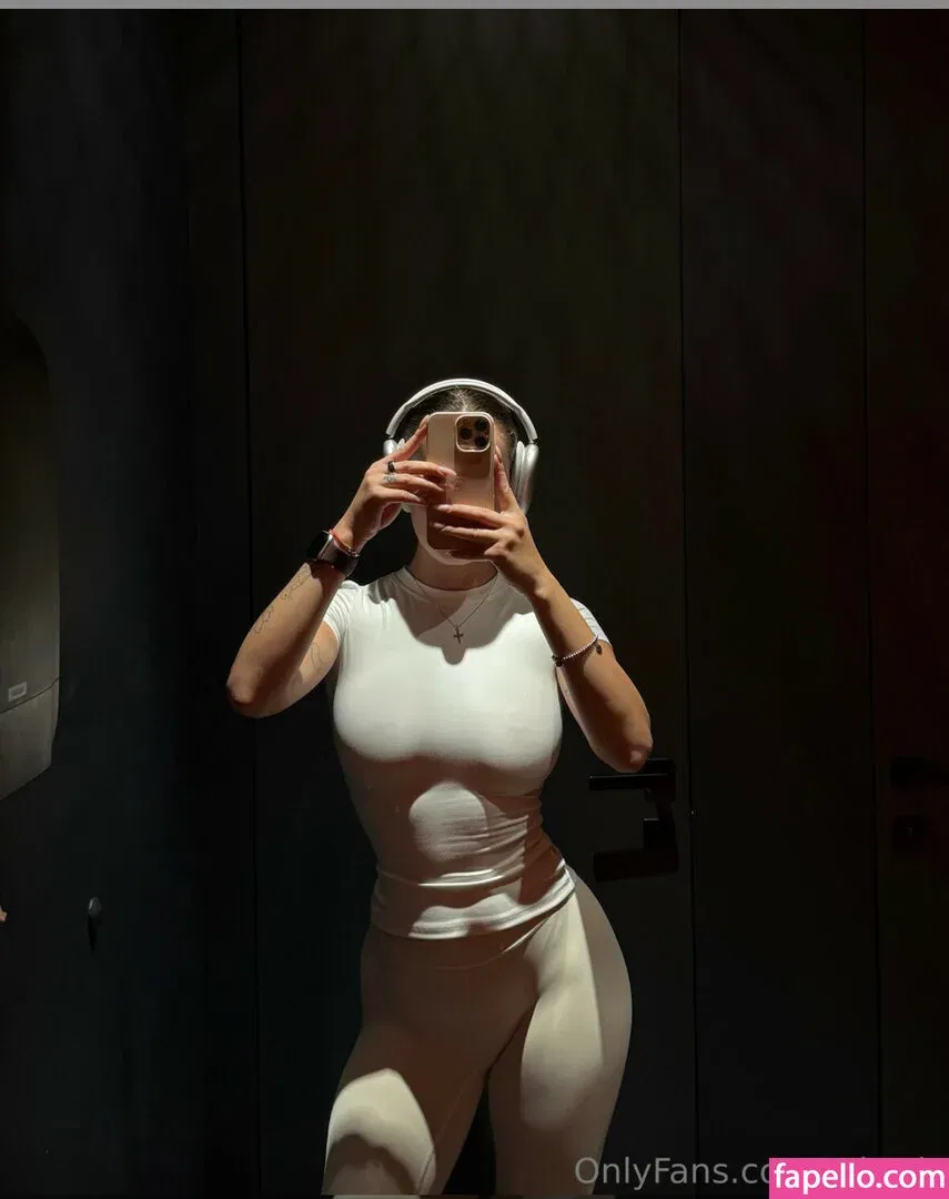 Julia / prettylittlething / pretylittlething Onlyfans Photo Gallery 