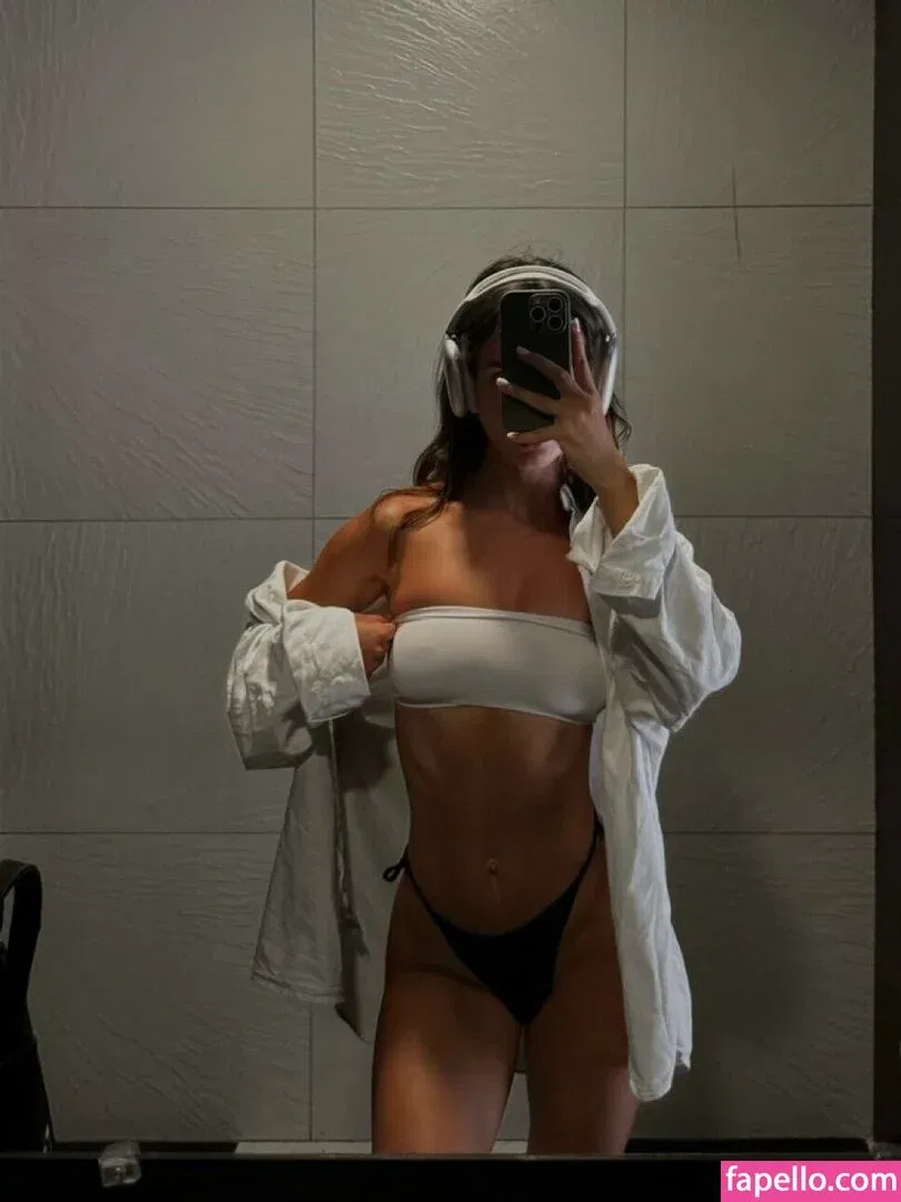 Julia / prettylittlething / pretylittlething Onlyfans Photo Gallery 