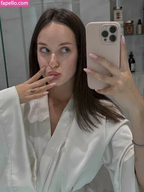 Julia / prettylittlething / pretylittlething Onlyfans Photo Gallery 