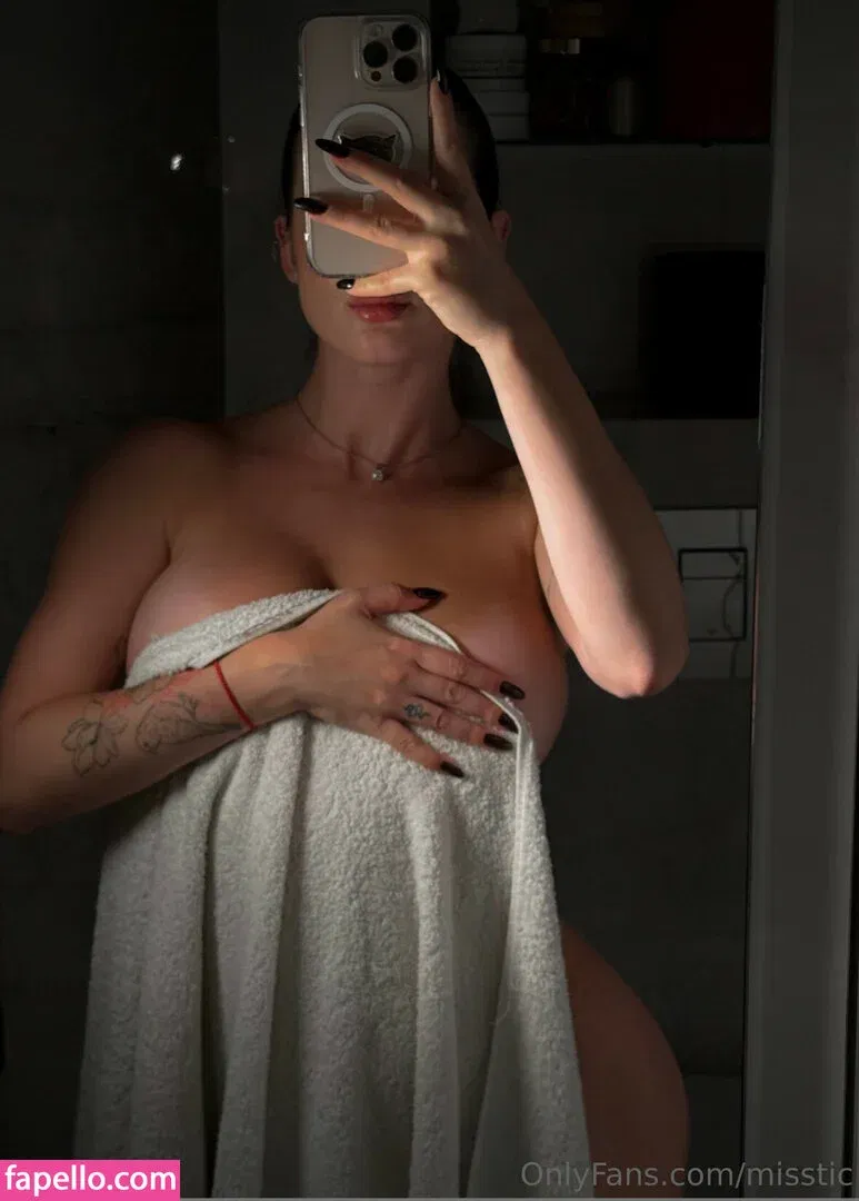 Julia / prettylittlething / pretylittlething Onlyfans Photo Gallery 