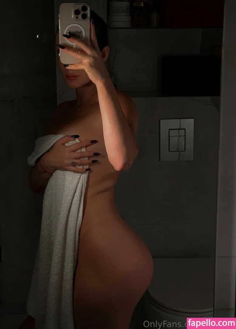 Julia / prettylittlething / pretylittlething Onlyfans Photo Gallery 