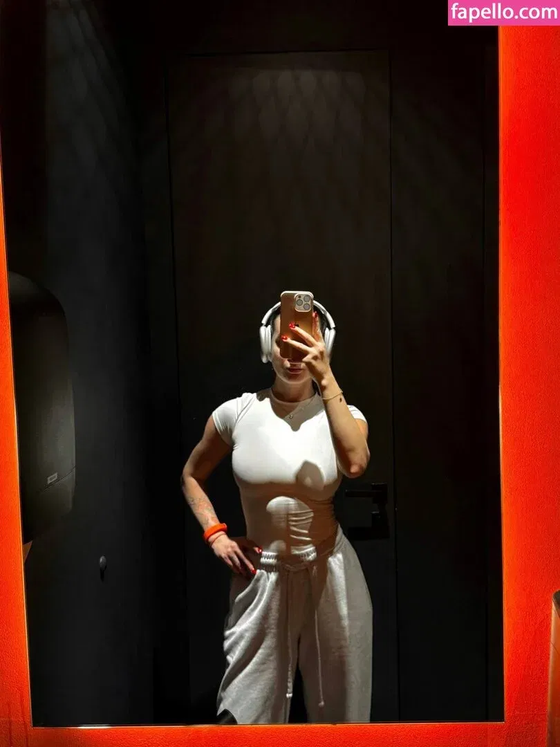 Julia / prettylittlething / pretylittlething Onlyfans Photo Gallery 