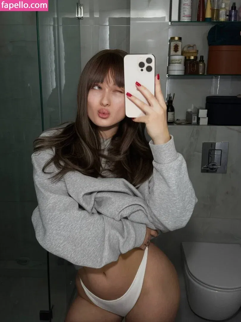 Julia / prettylittlething / pretylittlething Onlyfans Photo Gallery 