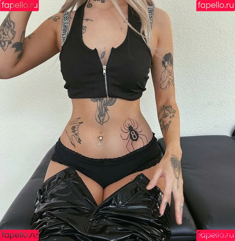 Jennifer / aesthymes Onlyfans Photo Gallery 