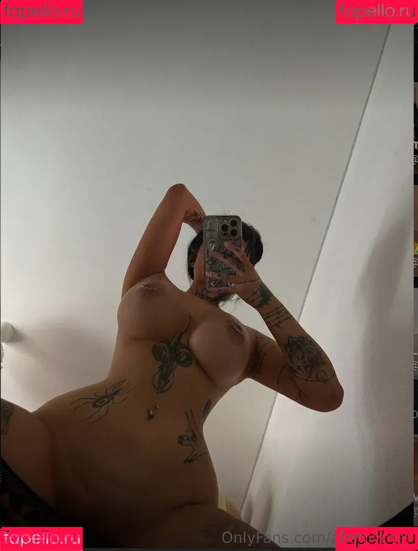 Jennifer / aesthymes Onlyfans Photo Gallery 