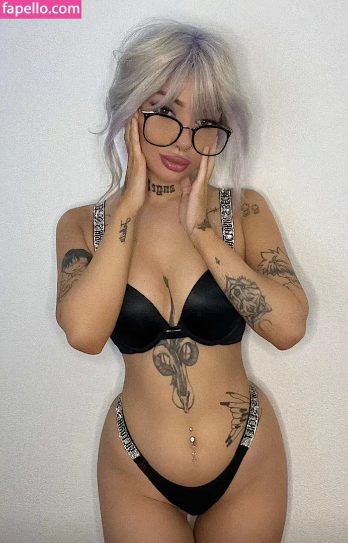 Jennifer / aesthymes Onlyfans Photo Gallery 