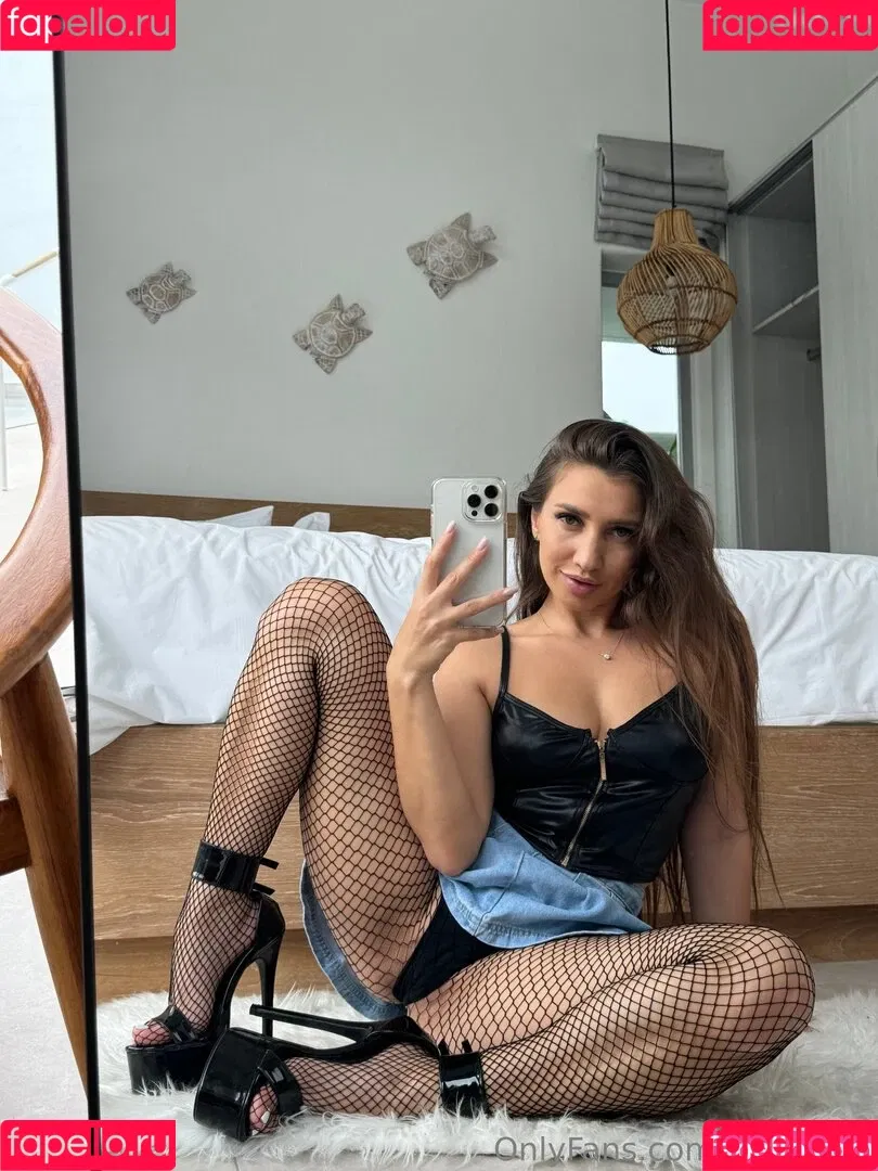 Kriss Kiss / KrissKiss111 / kriss_kiss / krisskissreal Onlyfans Photo Gallery 