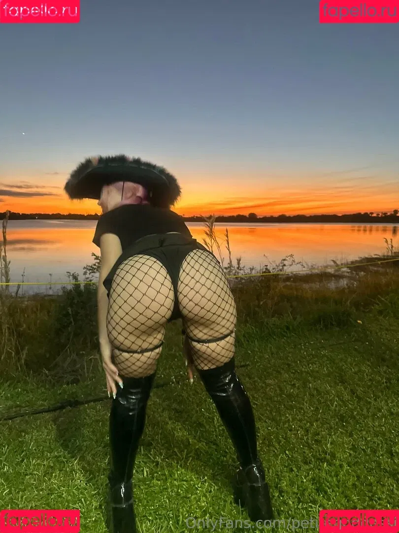 petitegoddessj / xpetitegoddessx Onlyfans Photo Gallery 