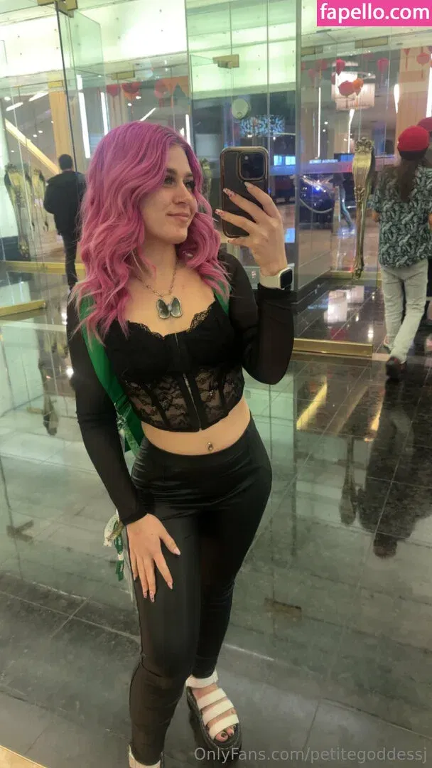 petitegoddessj / xpetitegoddessx Onlyfans Photo Gallery 