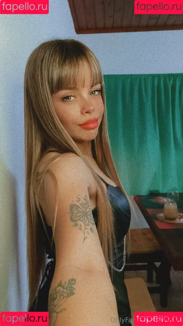 itsleaaa Onlyfans Photo Gallery 