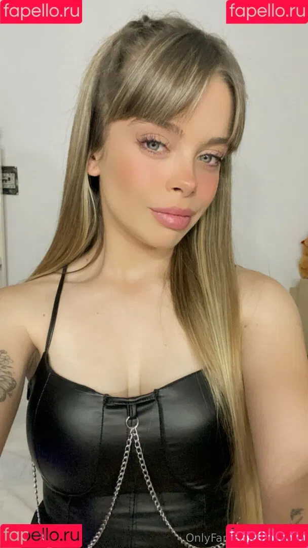 itsleaaa Onlyfans Photo Gallery 