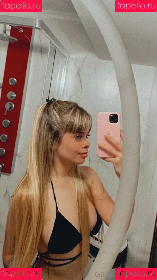 itsleaaa Onlyfans Photo Gallery 