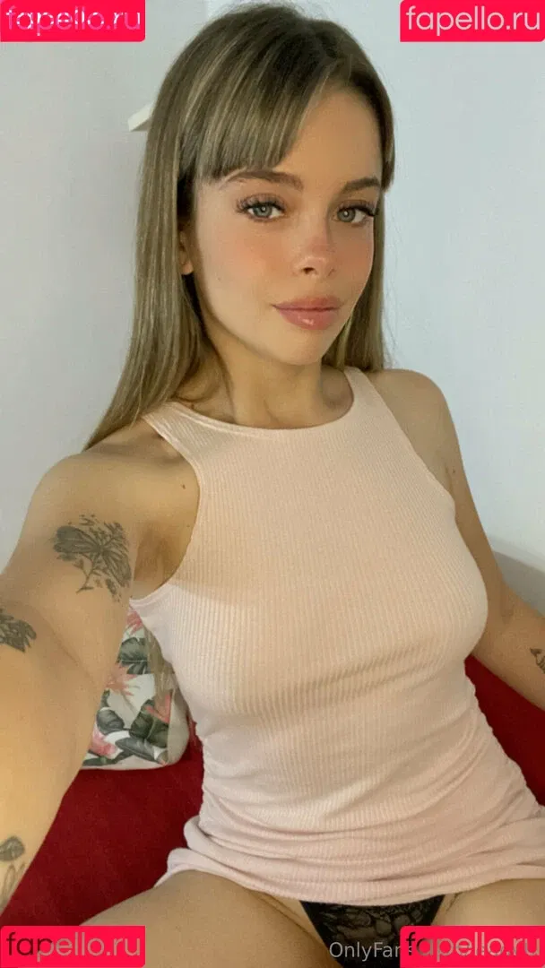 itsleaaa Onlyfans Photo Gallery 