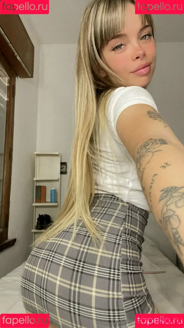 itsleaaa Onlyfans Photo Gallery 