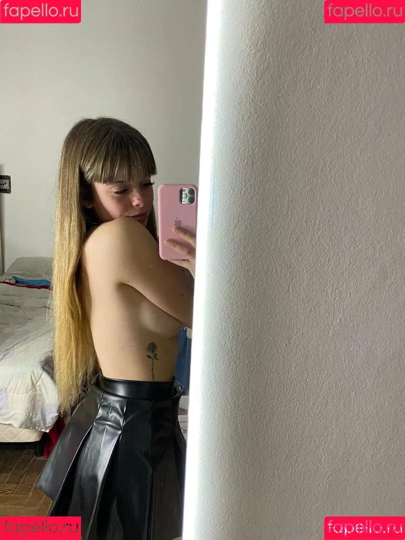 itsleaaa Onlyfans Photo Gallery 