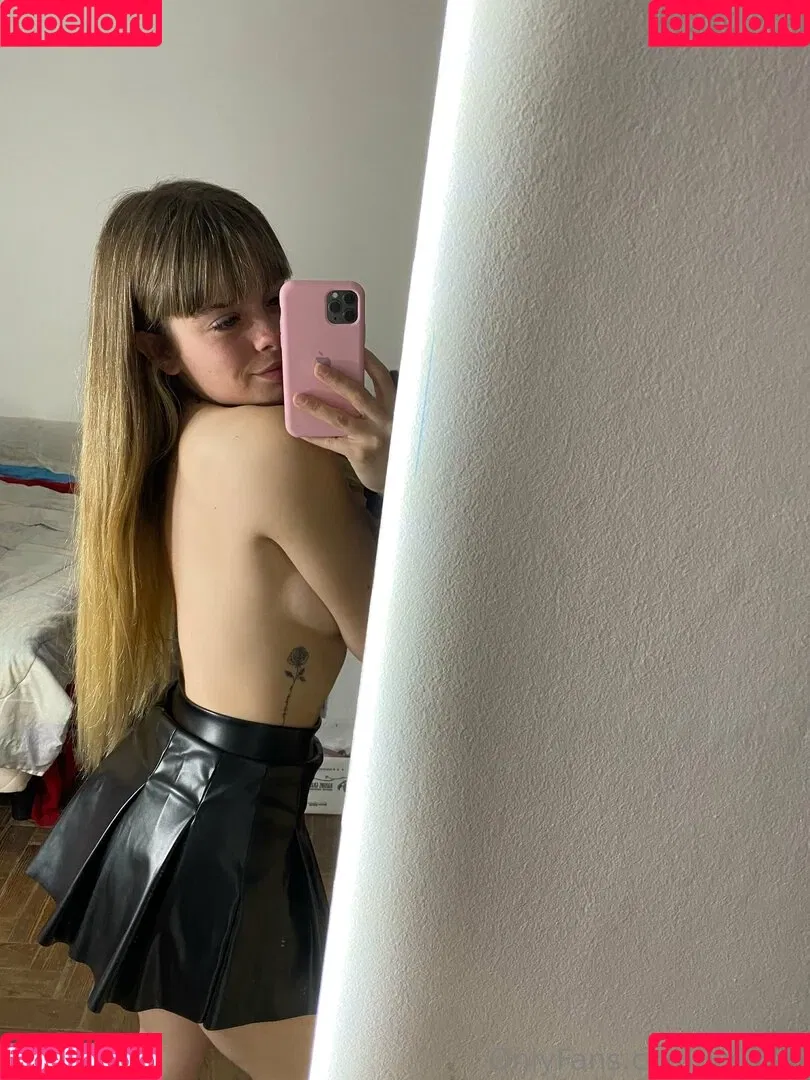 itsleaaa Onlyfans Photo Gallery 