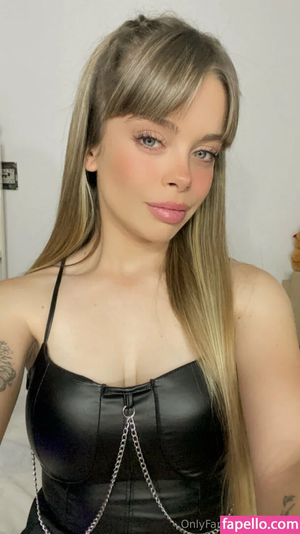 itsleaaa Onlyfans Photo Gallery 