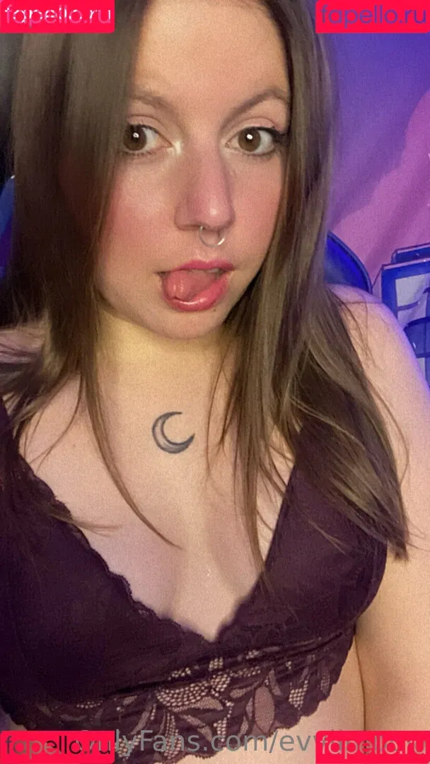 evvilmoon / evyn.moon Onlyfans Photo Gallery 