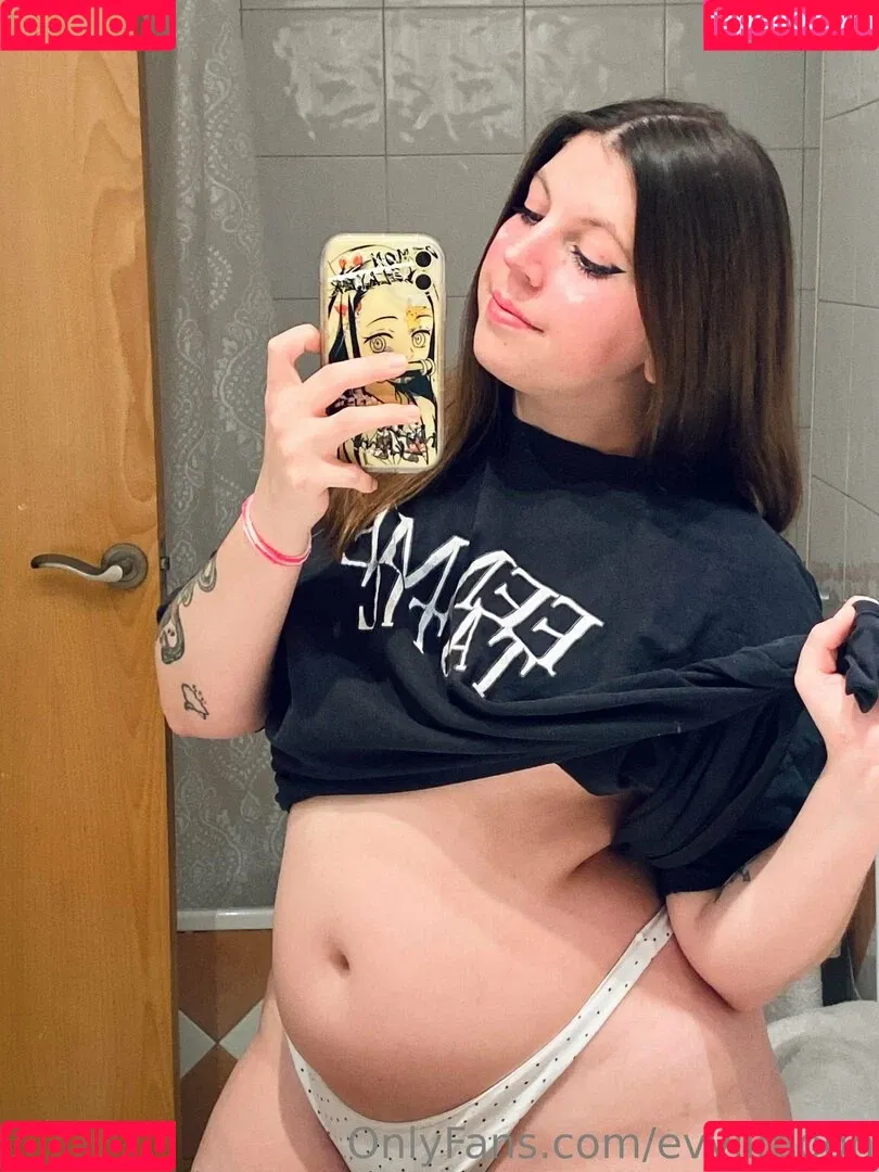 evvilmoon / evyn.moon Onlyfans Photo Gallery 