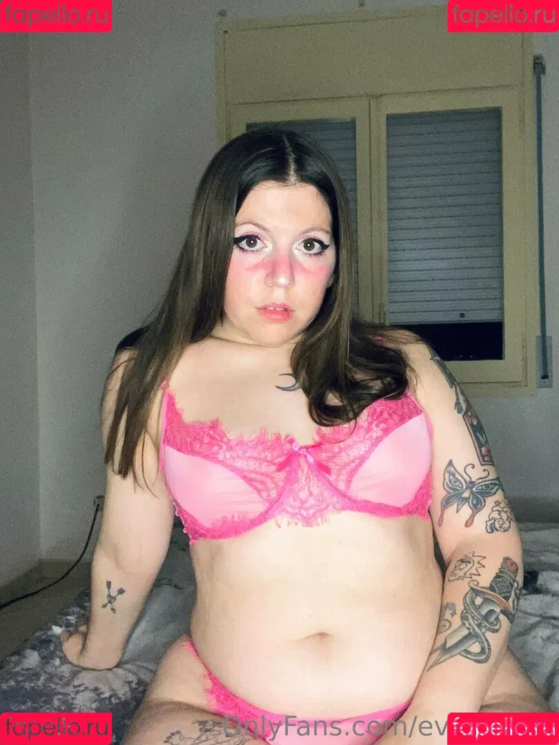 evvilmoon / evyn.moon Onlyfans Photo Gallery 