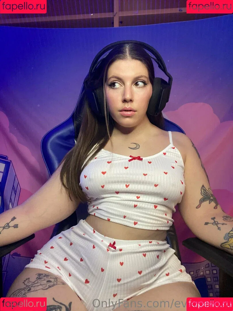 evvilmoon / evyn.moon Onlyfans Photo Gallery 
