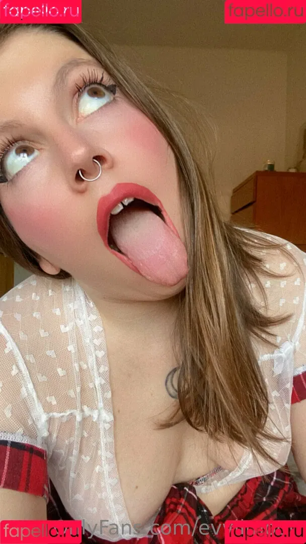 evvilmoon / evyn.moon Onlyfans Photo Gallery 