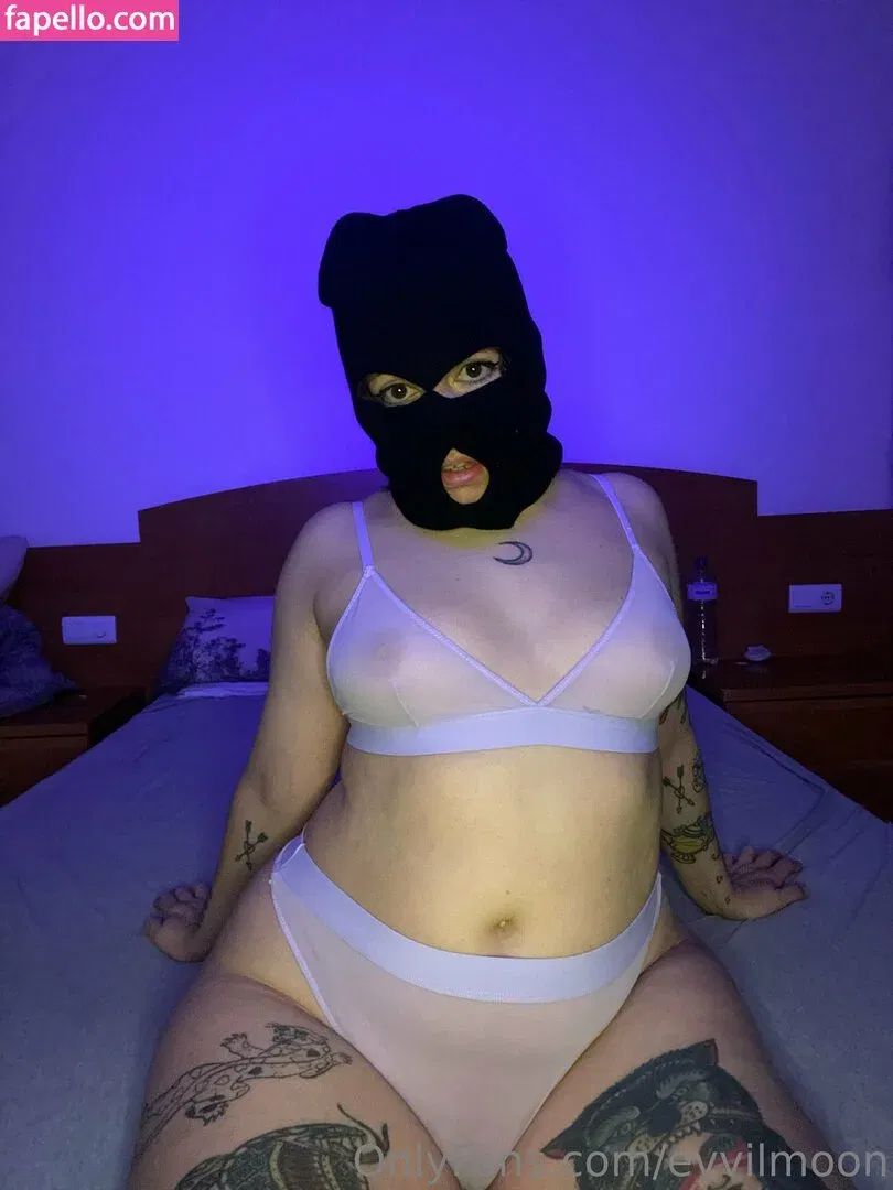 evvilmoon / evyn.moon Onlyfans Photo Gallery 