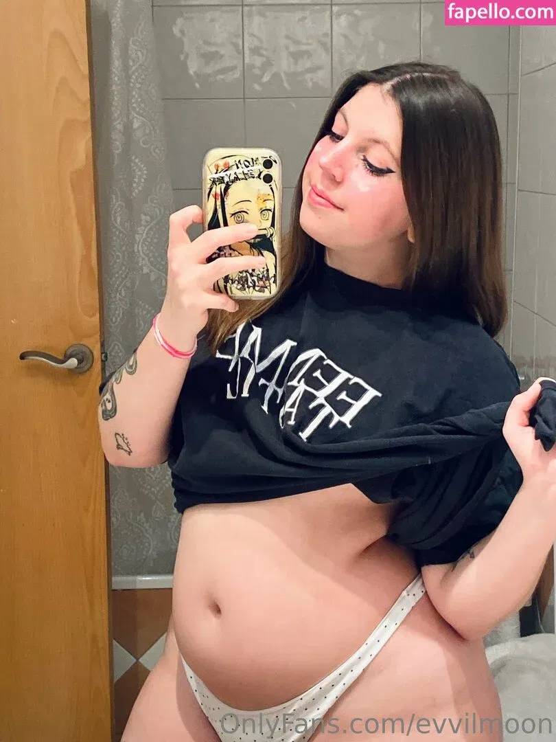 evvilmoon / evyn.moon Onlyfans Photo Gallery 