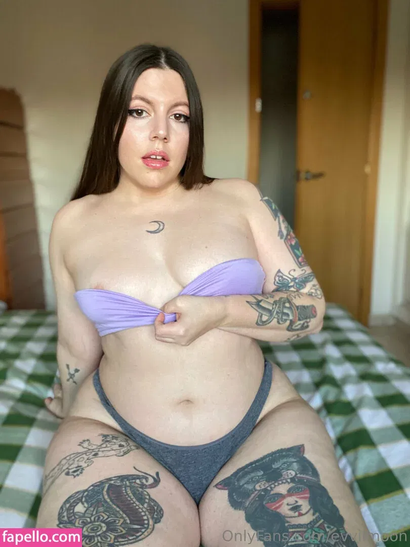 evvilmoon / evyn.moon Onlyfans Photo Gallery 