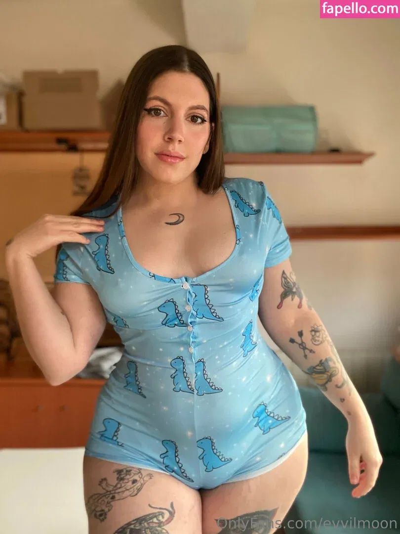 evvilmoon / evyn.moon Onlyfans Photo Gallery 