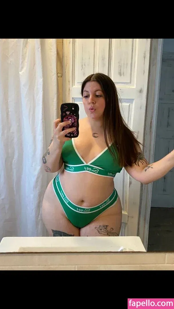 evvilmoon / evyn.moon Onlyfans Photo Gallery 