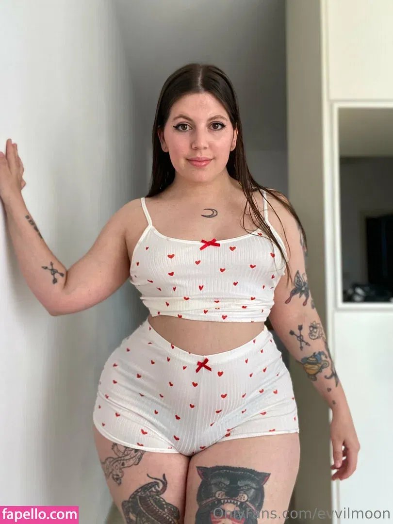 evvilmoon / evyn.moon Onlyfans Photo Gallery 