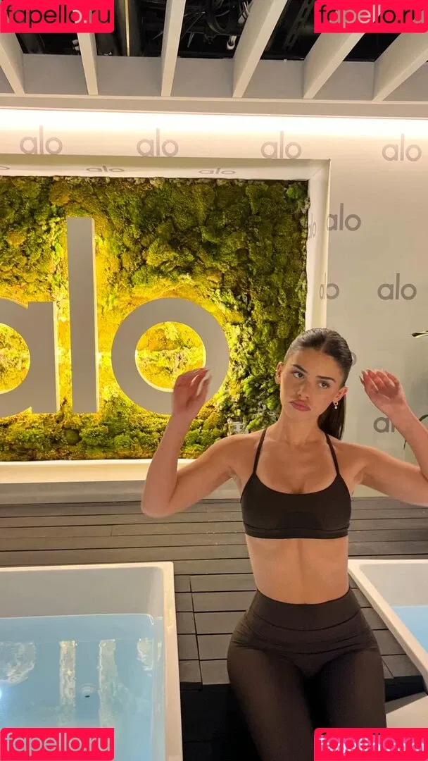 Leah Halton / leahhalton_ Onlyfans Photo Gallery 