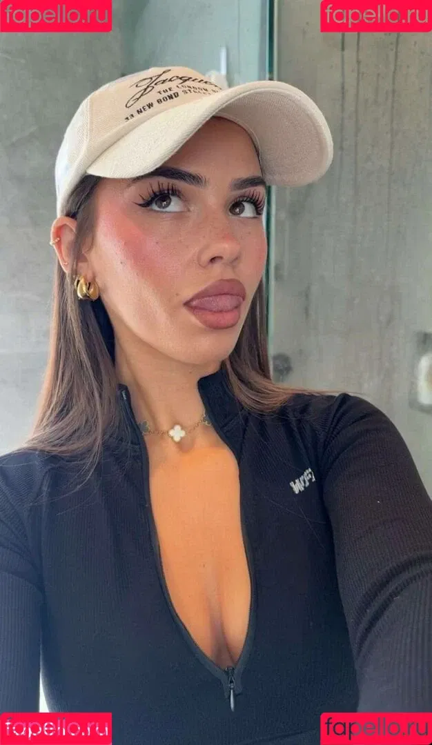 Leah Halton / leahhalton_ Onlyfans Photo Gallery 