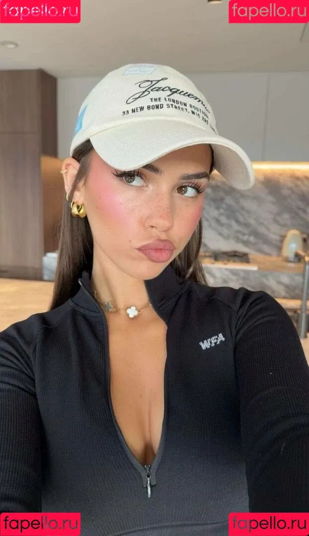 Leah Halton / leahhalton_ Onlyfans Photo Gallery 